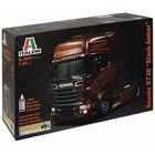 Italeri - Scania R730 V8 fekete-borostyn kamion makett, 1:24